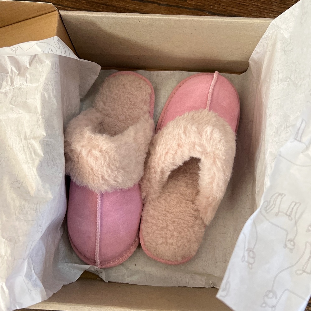 NWT Pacas Women slippers size 6